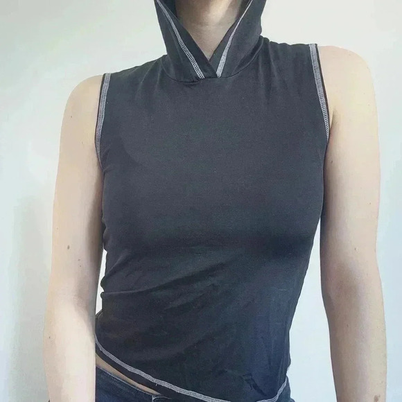 Vintage 80s basic black sleeveless hooded top with white contrast stitching - Picture 4 of 12